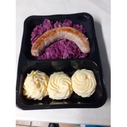 Chou rouge, purée et saucisse